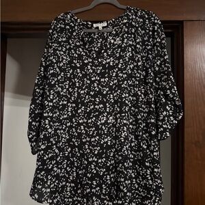 Chaus Black and White Floral Relaxed Blouse